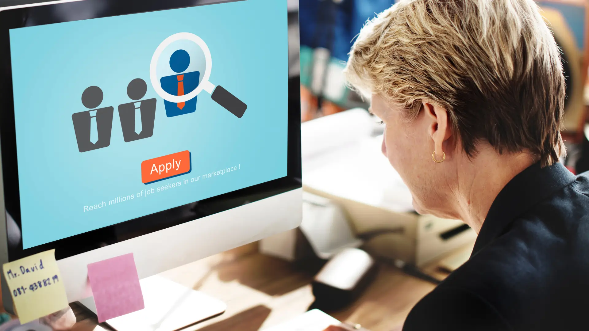 Un salarié recherche une solution après avoir effectué une rupture conventionnelle, son entreprise lui propose de mettre en place un processus d'outplacement.