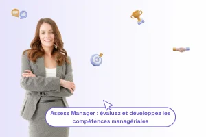 une femme professionnelle aux cheveux roux avec un tailleur gris et une phrase sous elle : "Assess Manager : evaluez et développez les compétences managériales" pour illustrer le sujet de l'article