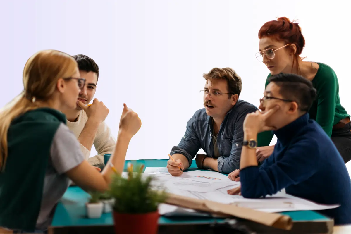 Un groupe de personnes en pleine séance de codéveloppement pour illustrer le sujet de l'article "codev définition"