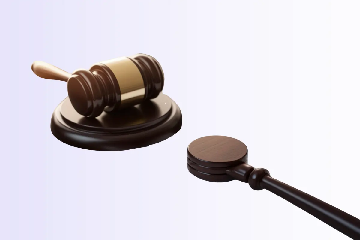 un marteau de juge pour illustrer l'aspect juridique du licenciement