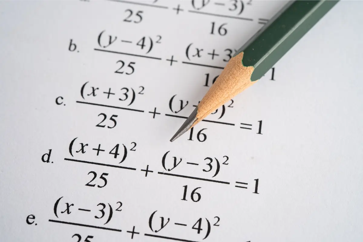des formules mathématiques pour illustrer le calcul des allocations journalières suite à un reclassement