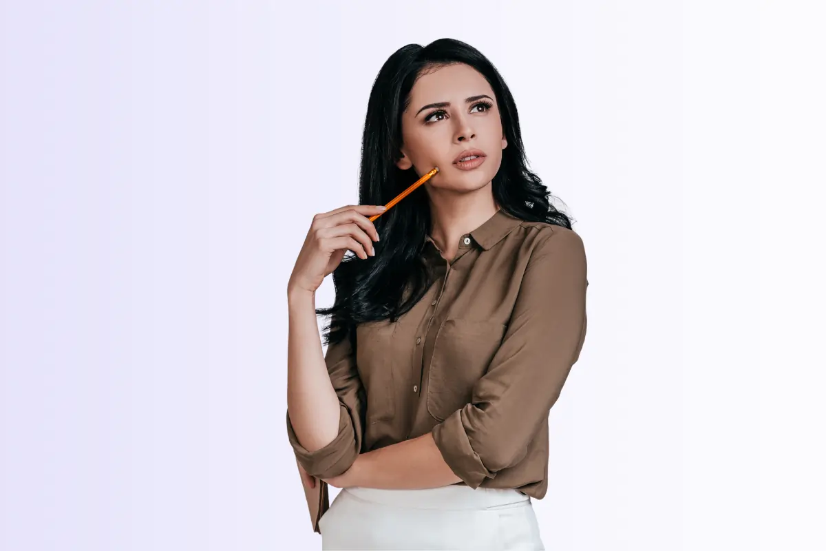 une femme qui se questionne : qu'est-ce que la prime au reclassement ?