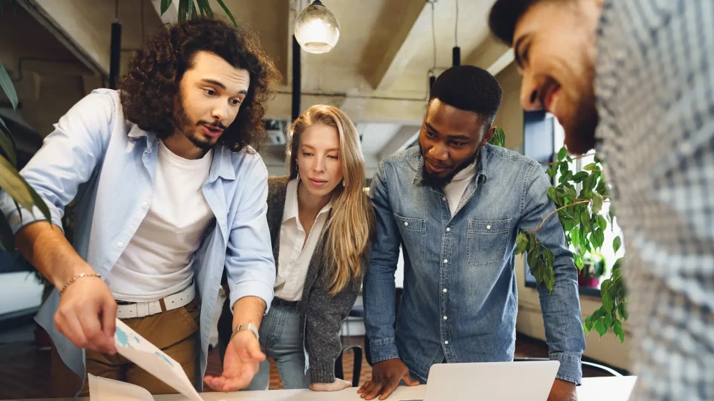 Le modèle de kotter est actuellement mis en place avec les salariés d'une entreprise
