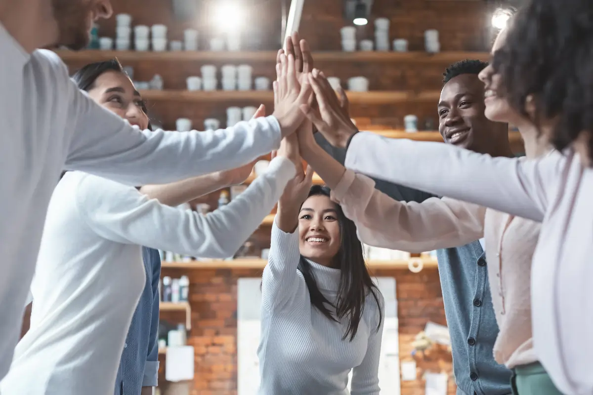 Comment rendre la QVCT concrète ? Des équipes qui se montrent unies et soudées grâce à la qvt d'entreprise