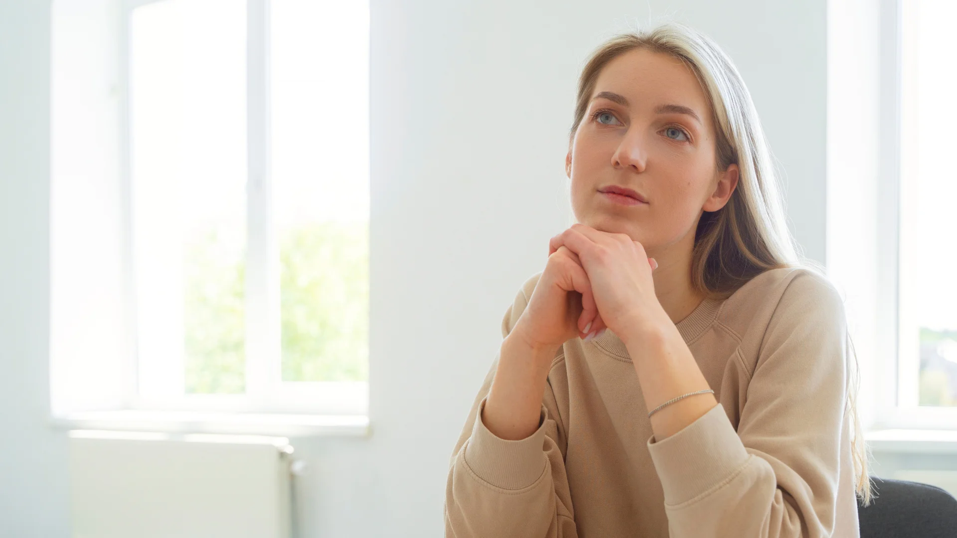 Une coach professionnelle prépare sa séance de coaching