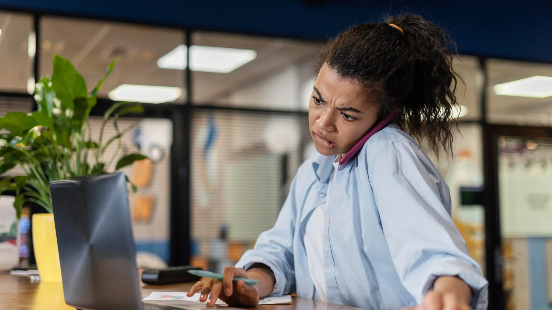 Une personne de profil HPI au travail